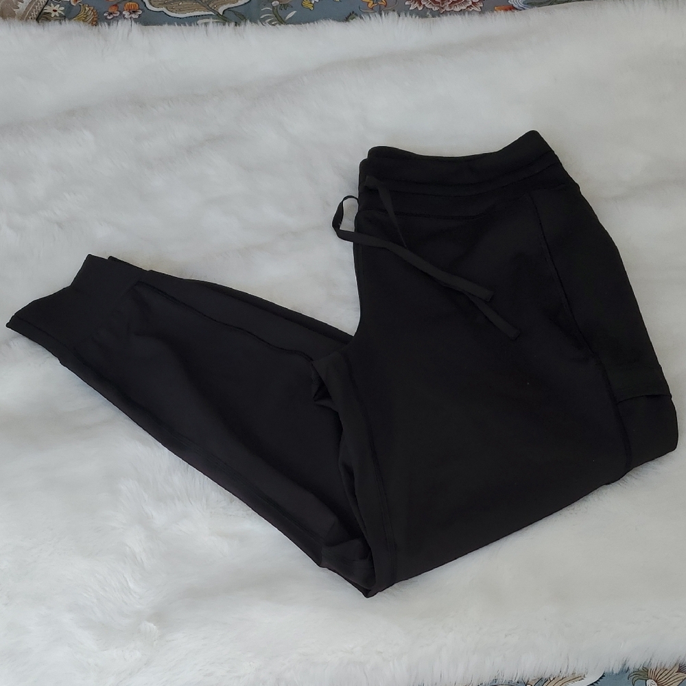 Athleta RAINIER Black Cargo Joggers...LIKE NEW